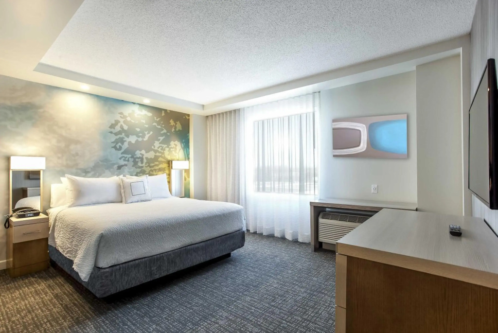 Courtyard by Marriott Montreal West Island/Baie D’Urfe