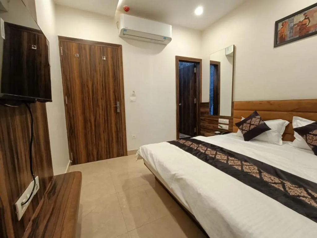 Maruti Group Of Hotels - Vrinda Inn