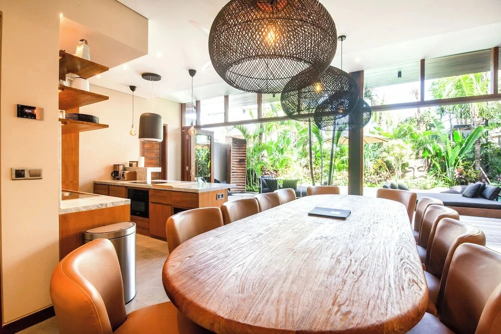 Luxury 6BR Canggu 400m to Finns Beach