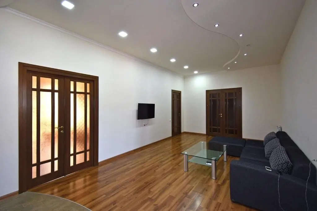 Tumanyan street, 3 bedrooms New Renovated apartment TM662