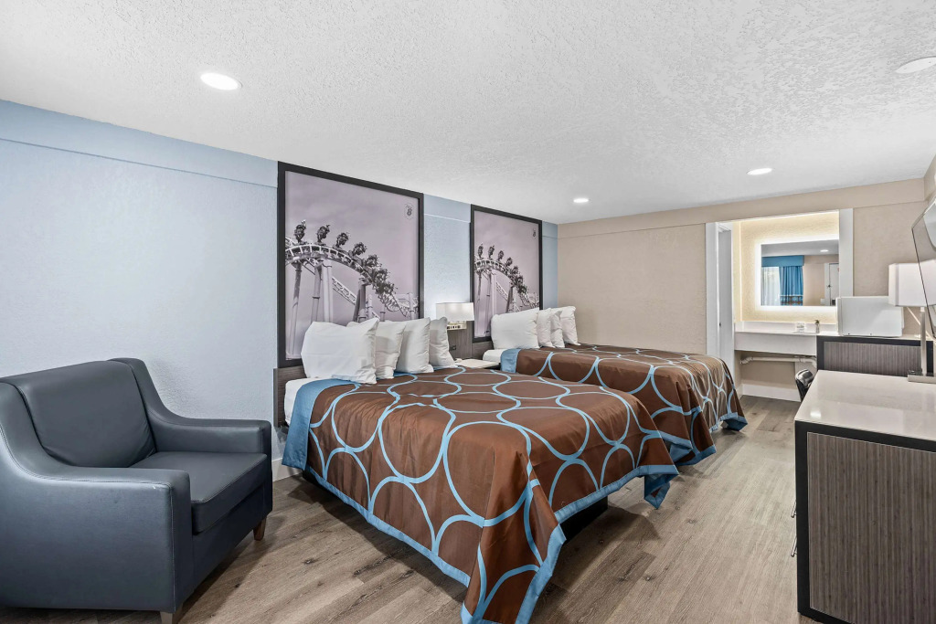 Super 8 by Wyndham Kissimmee-Orlando