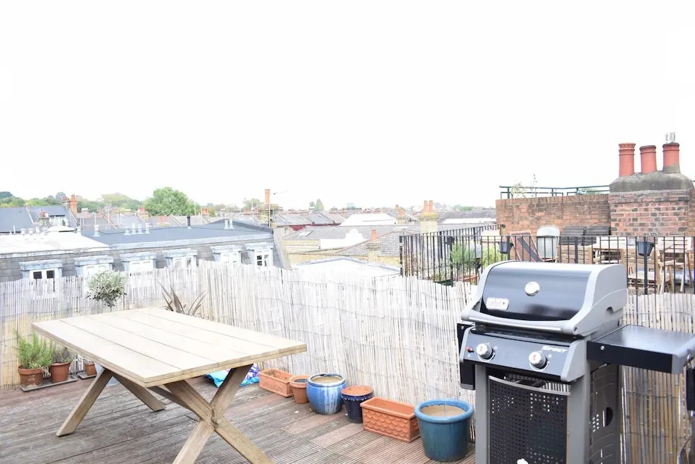 North London 2 Bedroom Flat With Roof Terrace