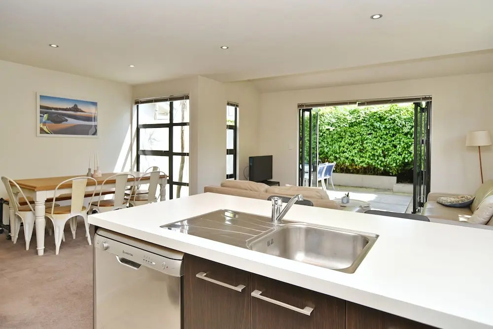 Hagley Apartment