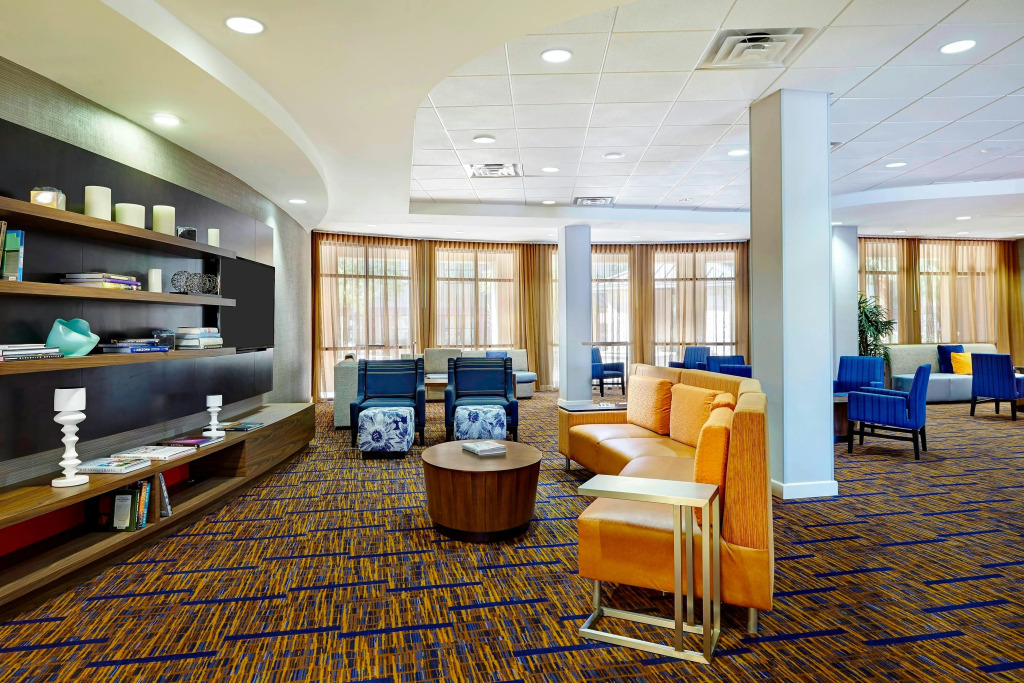 Courtyard Phoenix North / Happy Valley