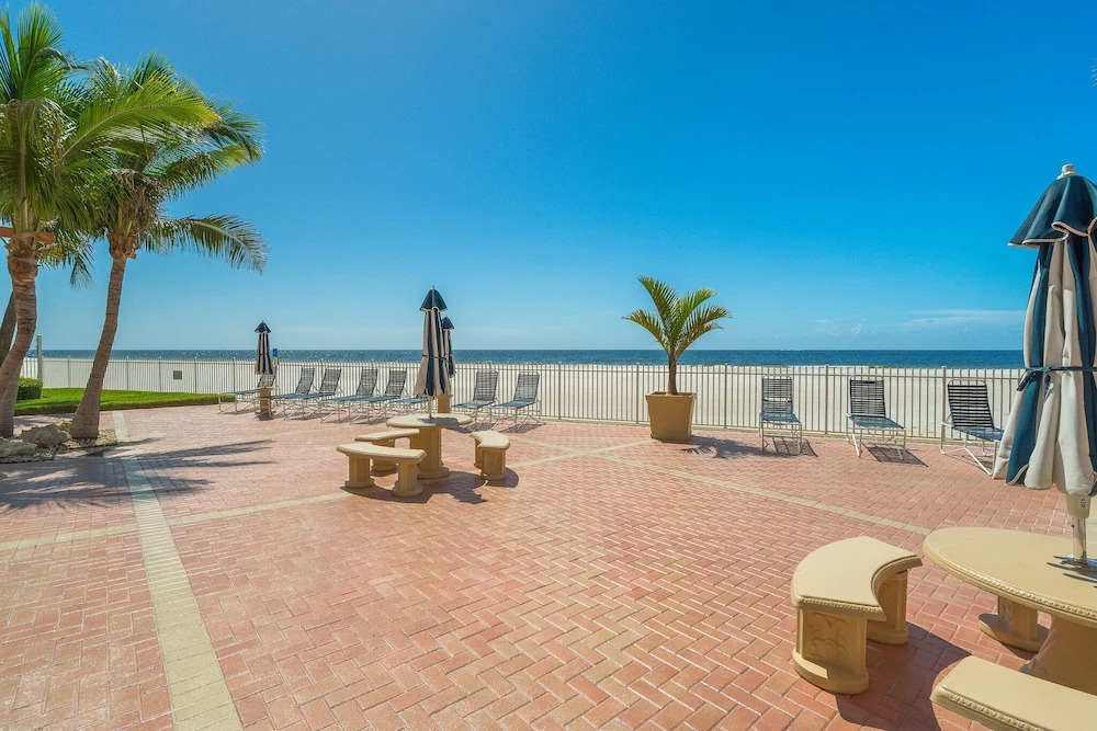 Tahitian Towers 503 1 Br condo by RedAwning