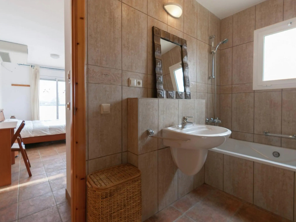 Fantastic holiday home for 14 persons in Sant Pere Pescador with private pool