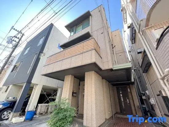 Higashi Komagata House by Tranova