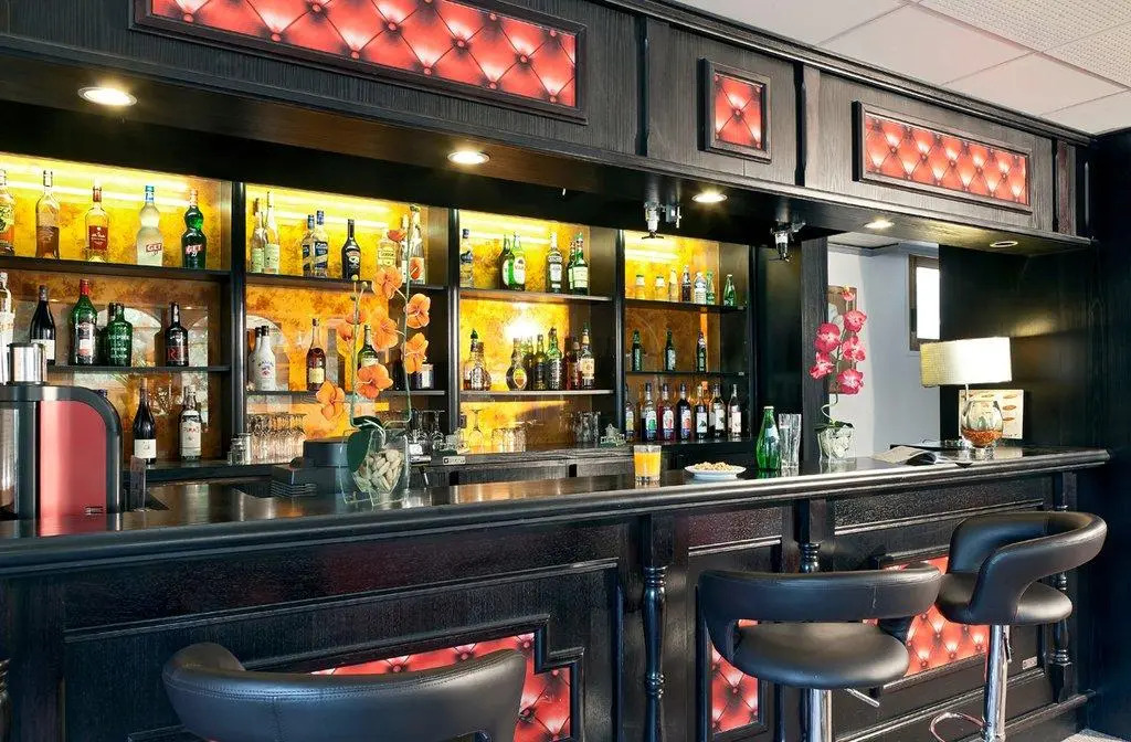 Hotel Le Cardinal Rueil Centre