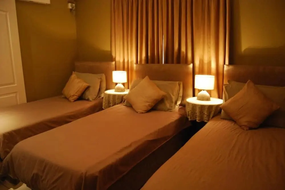 Savoy Lodge - Nice Budget Triple Room 2
