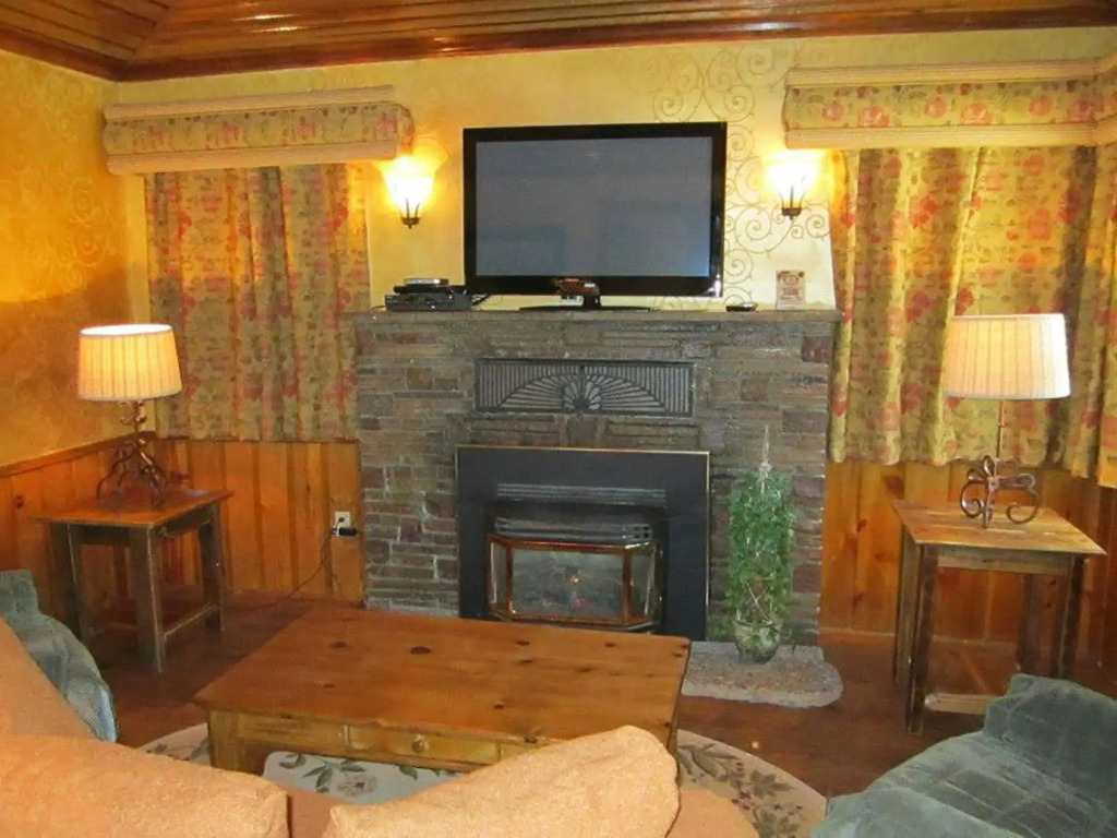 Hillcrest Lodge