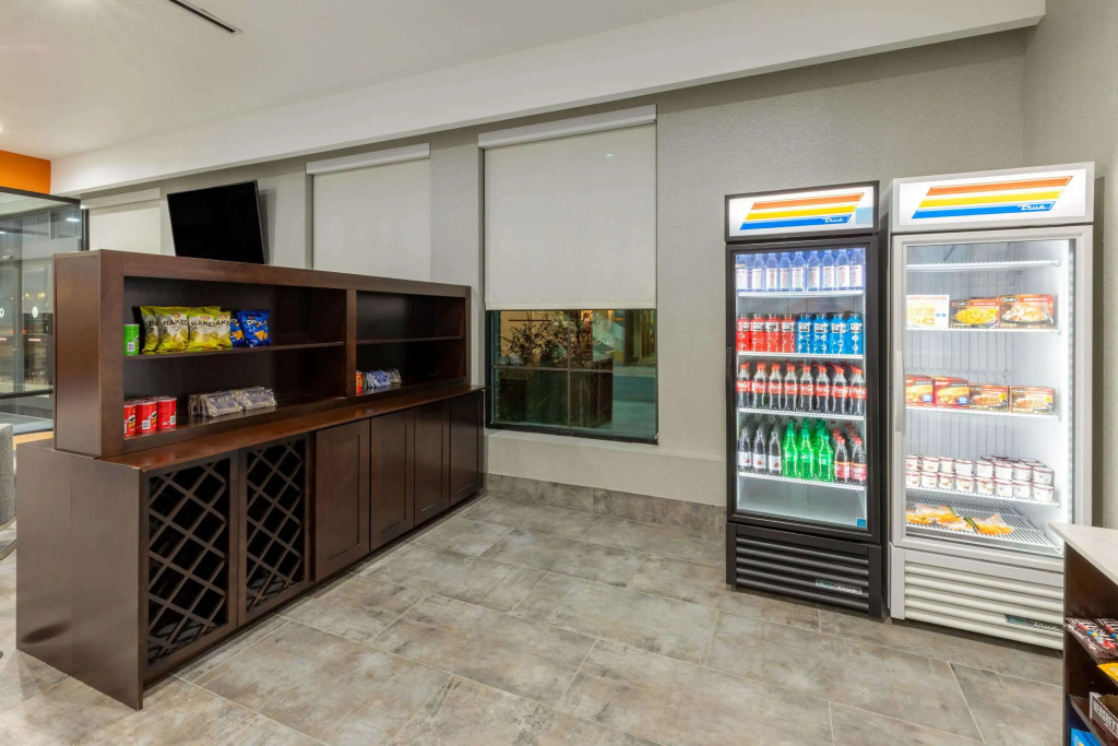 La Quinta Inn & Suites by Wyndham Dallas - Frisco Stadium