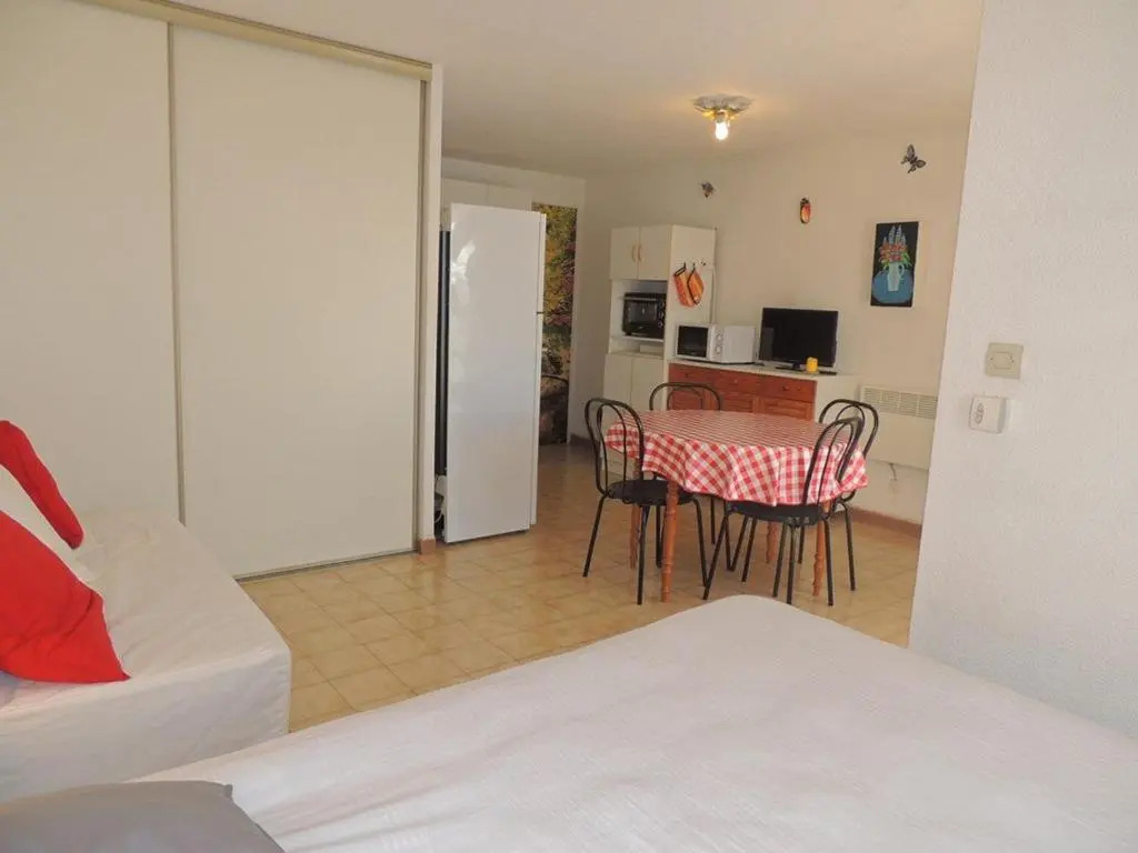 Appartement Balaruc-les-Bains, 1 pièce, 2 personnes - FR-1-571-38