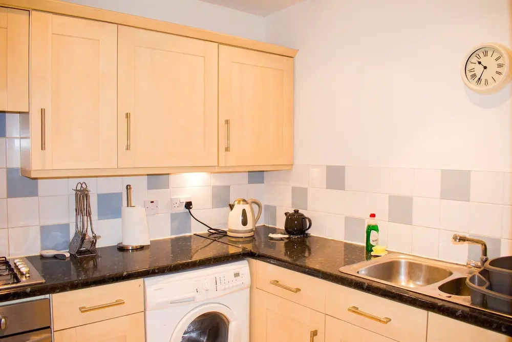 Bright 2 Bedroom Home in Edinburgh