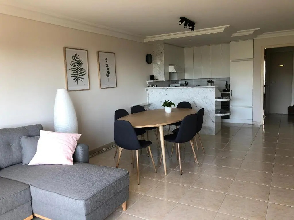 Ruim 3 Slaapkamerappartement Vlakbij Het Strand