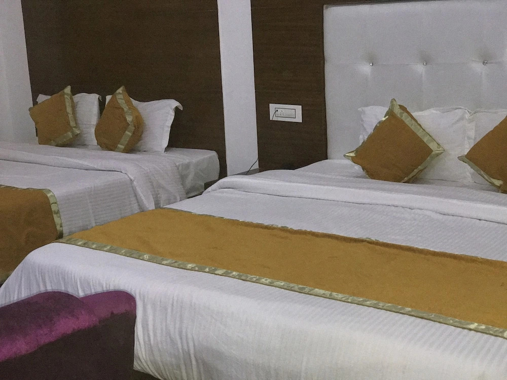 Apple Crescent Resorts