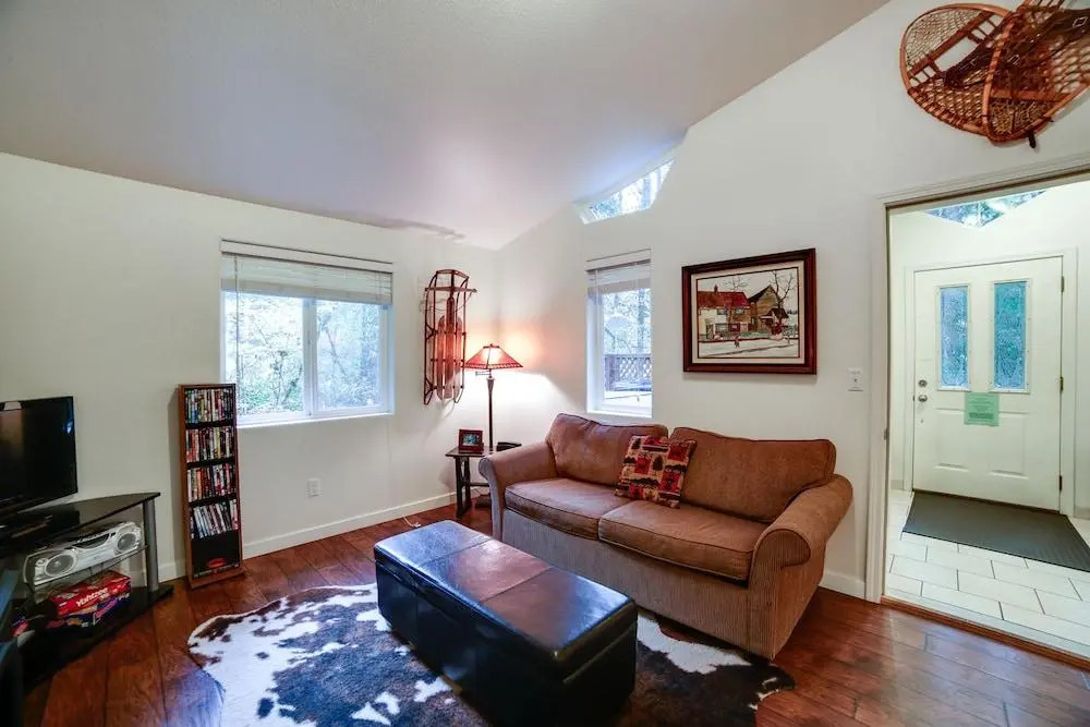 16GS - Hot Tub - BBQ - Pets Ok - Sleeps 2