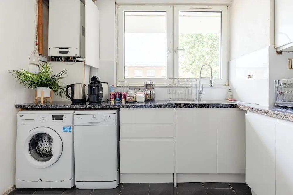 3 Bed Flat, Dedicated Workspace, Parking, 4KTV