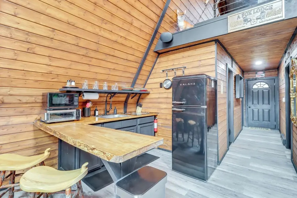 9 Mi to Big Boulder Mtn: A-frame Cabin w/ Hot Tub