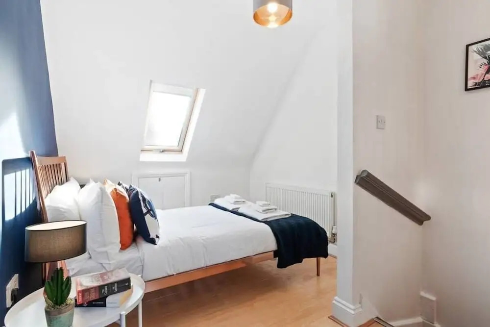 Bright 2 Bedroom House in Kennington