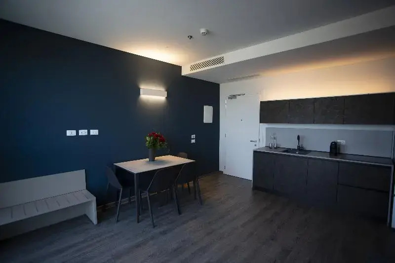 HTM Venice Suite by Halldis