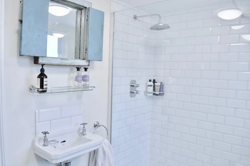 5 Bedroom Family Home in Acton