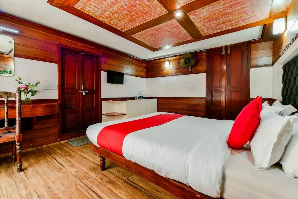 OYO 23482 Sht Symphony Premium Sharing Houseboat