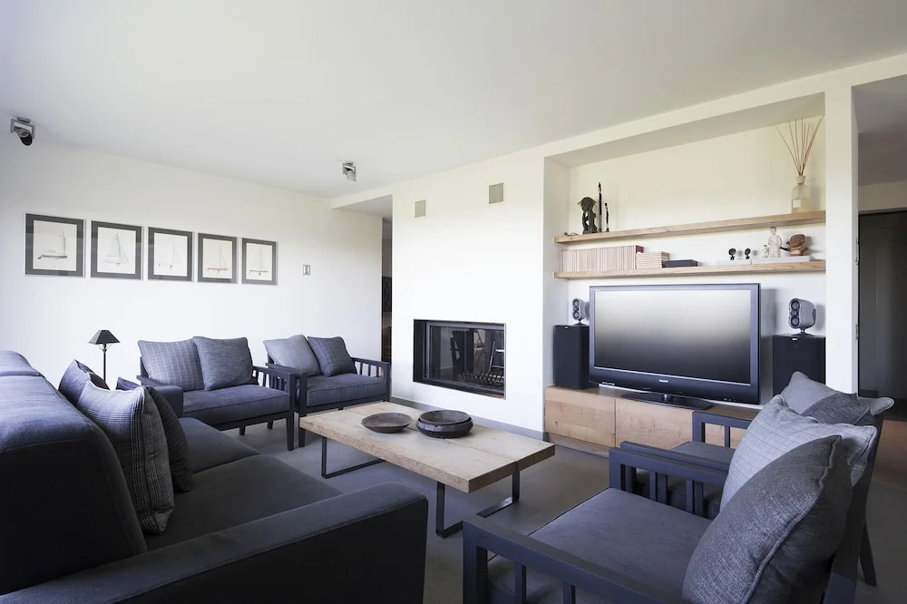 SUITE & POOL-Como House-160 mt-Private Indoor Swimming Pool, heated all year-Private Covered Parking-Private Garden and terrace-Fully equipped Kitchen