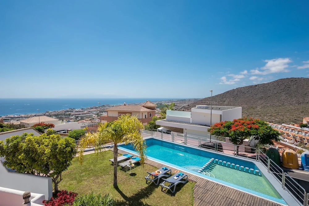 2 Charming Villa,Huge Terraces,Pool,Garden,Seaview