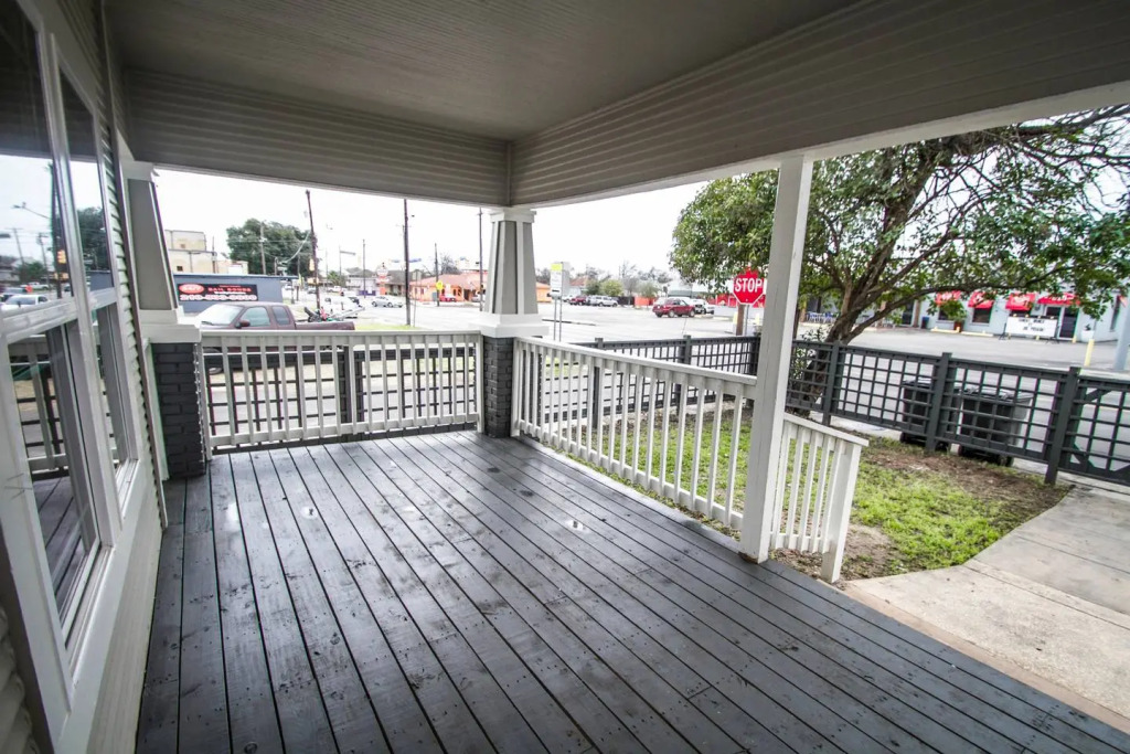 Hackberry St #B Renovated 2BR Near Downtown SA