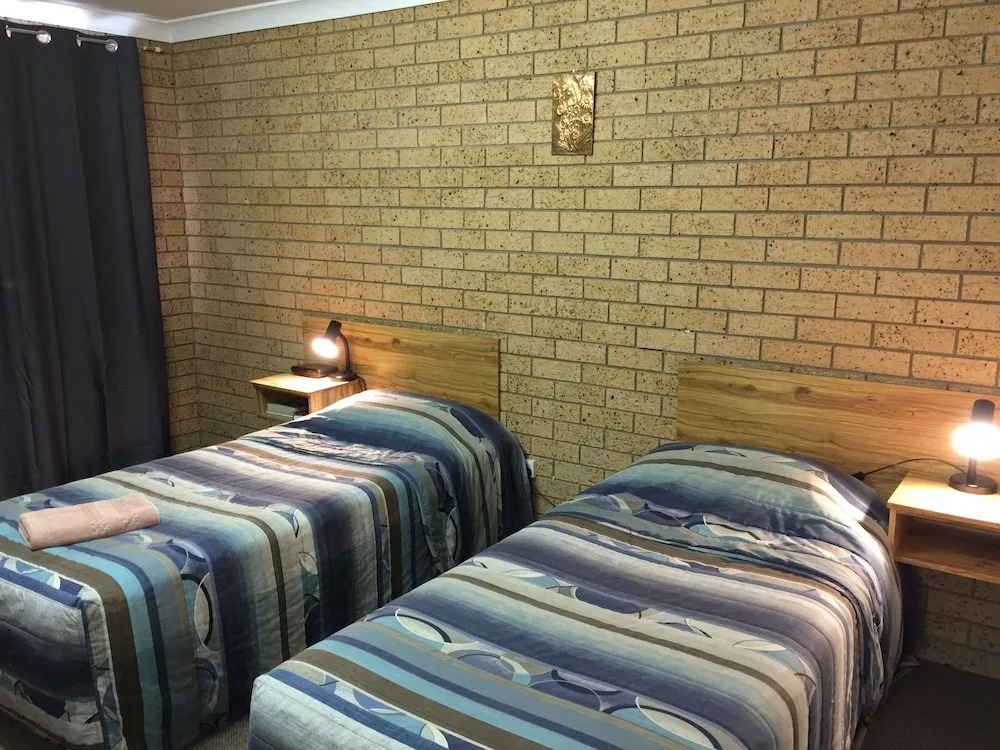 Three Ways Motel