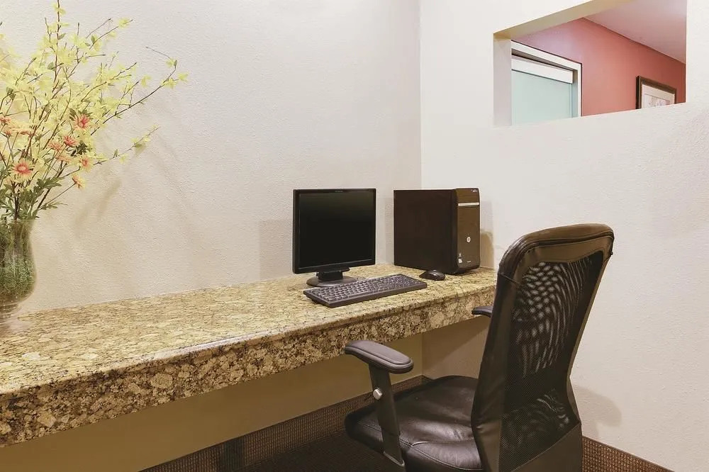 La Quinta Inn & Suites JFK Airport