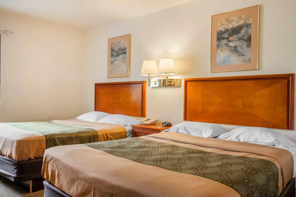 Days Inn & Suites Milwaukee Airport