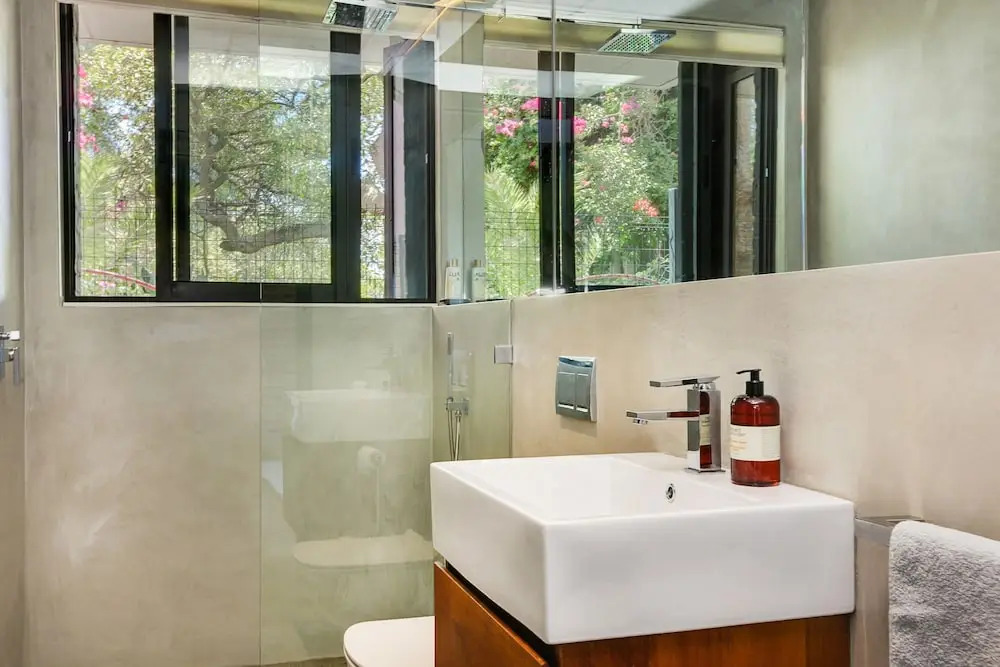 Upper Green Point Roos Villa
