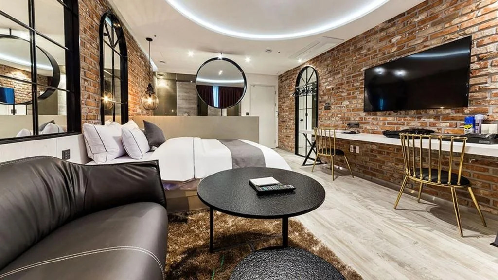 Astro Hotel