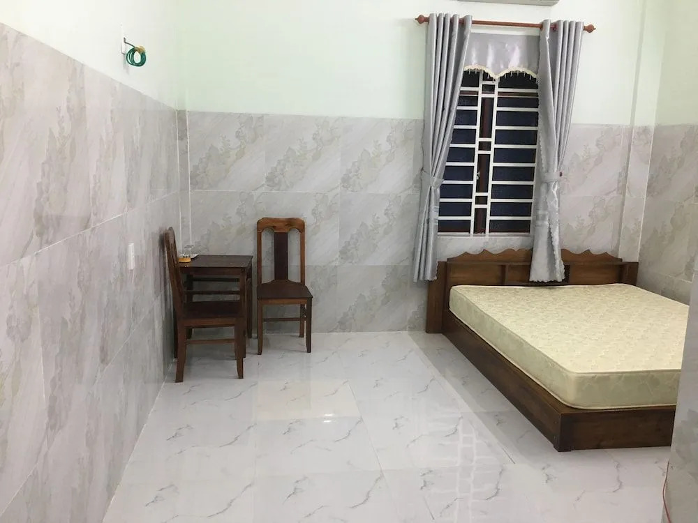 Khách sạn Ngọc Quỳnh