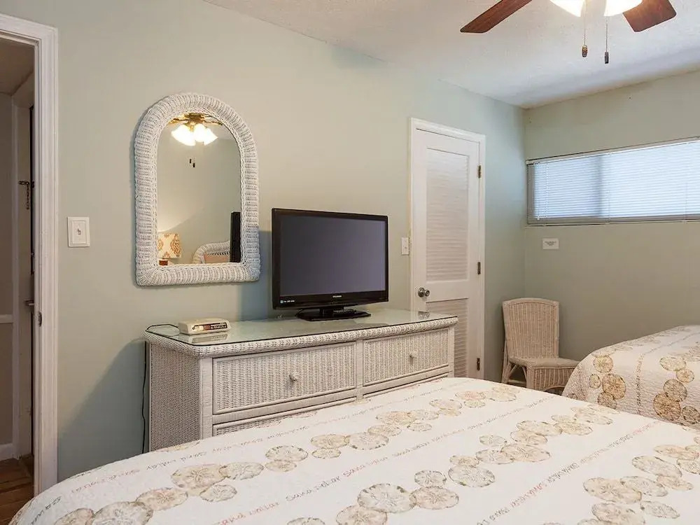 Gulf Shore Condo #303 - 1 Br condo by RedAwning