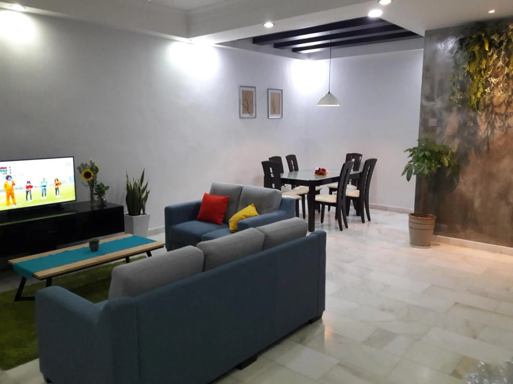 Big Family Friends Guesthouse 16pax, Legoland Bukit Indah