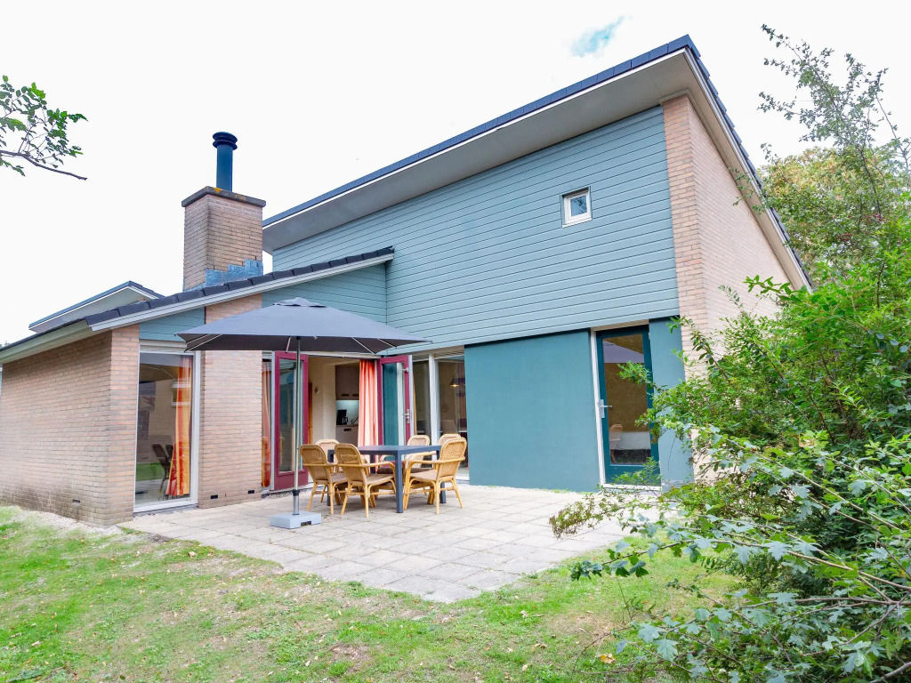 Restyled Holiday Home with Fireplace near Beach