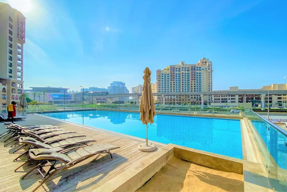 Stunning Palm Views Apt on the Beach Dubai