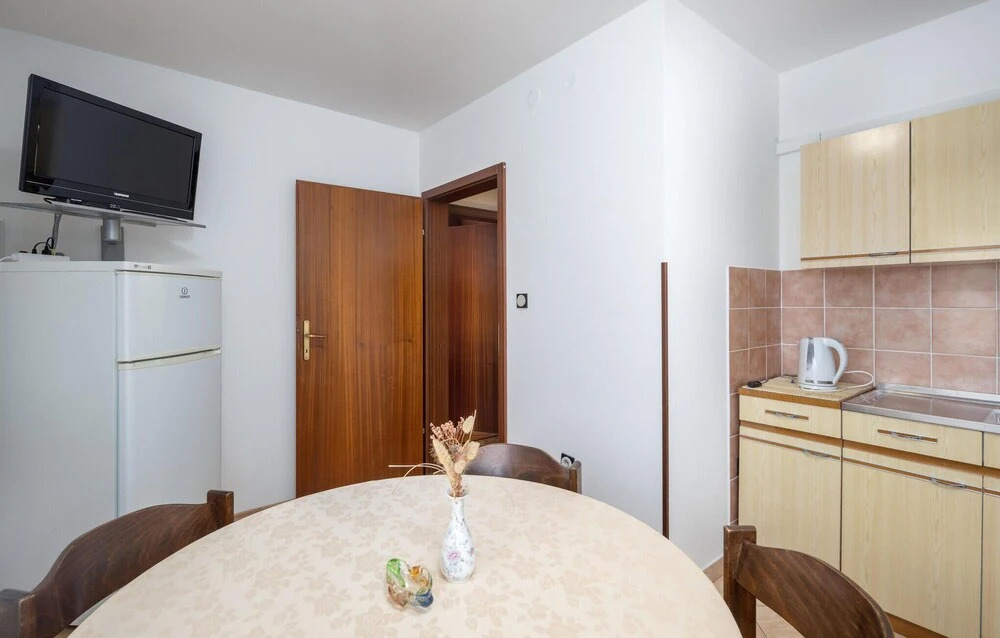 Awesome Apartment in Jadranovo With 2 Bedrooms