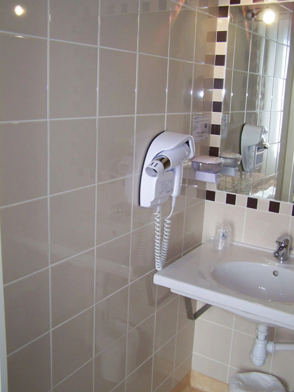 Brit Hotel Confort Auclair