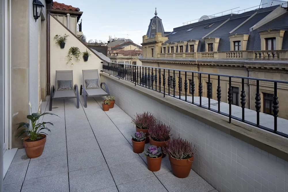 Garibay Terrace by FeelFree Rentals