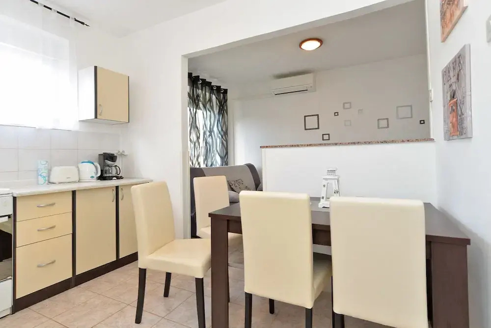Apartment 1601