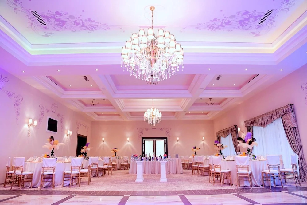 Domeniile Martinutzi - Hotel Cardinal