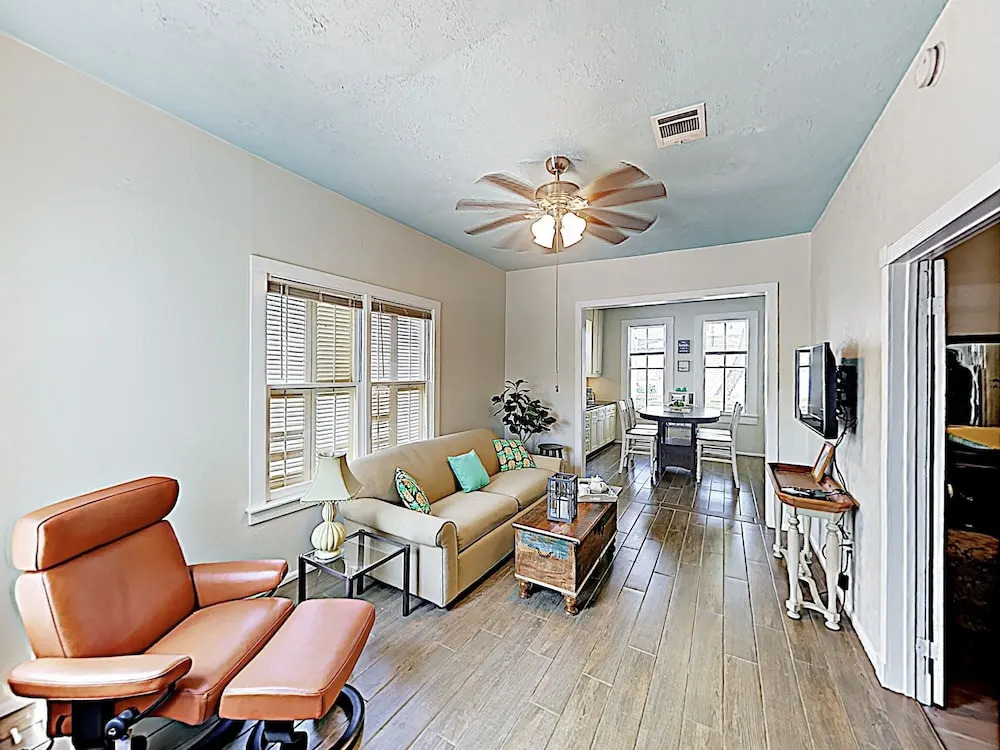 New Listing! Charming By The Beach 2 Bedroom Home