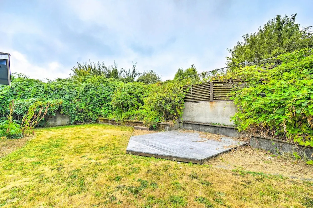 Bremerton Home: 2 Mi to Bremerton Boardwalk!