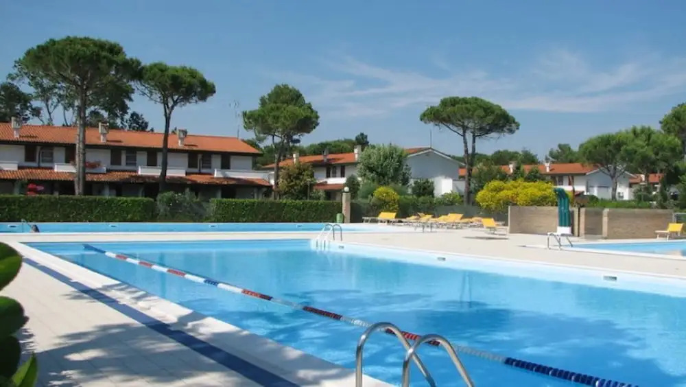 Green Retreat With Shared Pool