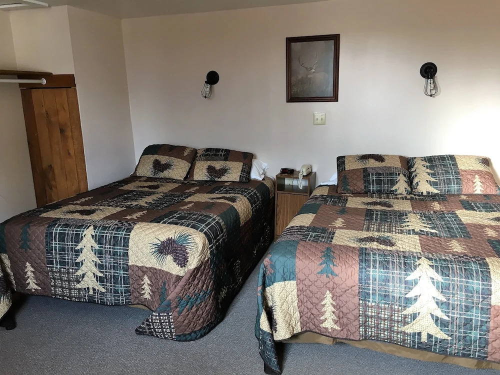 Tenderfoot Cabins & Motel