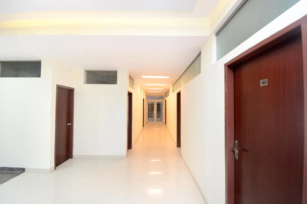 Capital O 30699 Lrc Hotel And Banquet