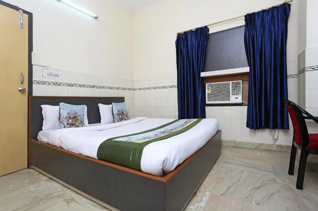 OYO Flagship 8414 Hotel Blue Moon